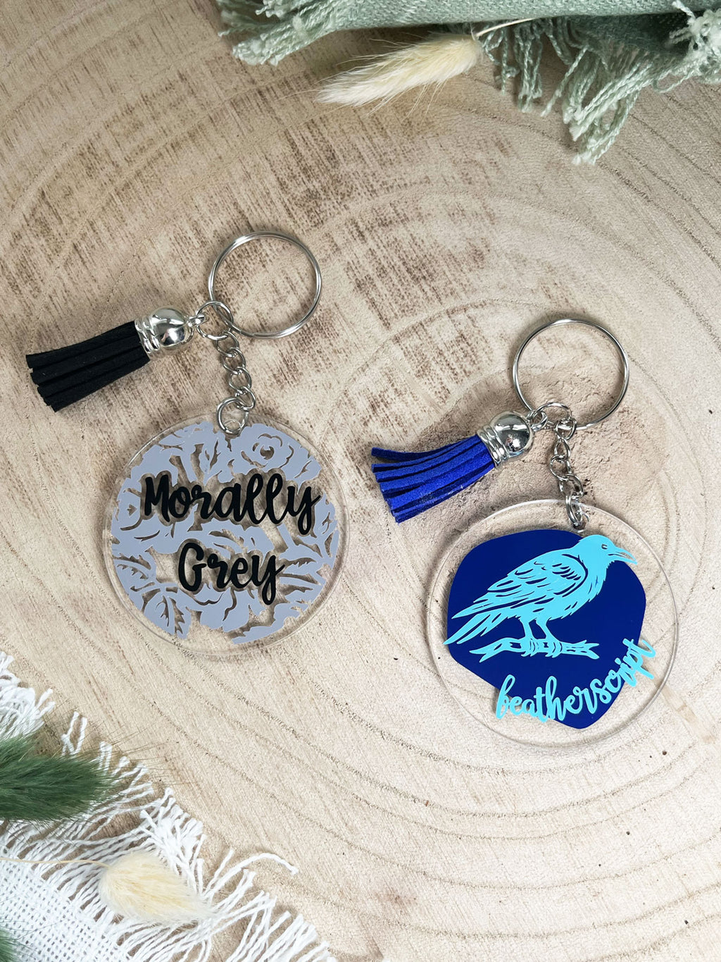 "Dark Whispers" – Anhänger