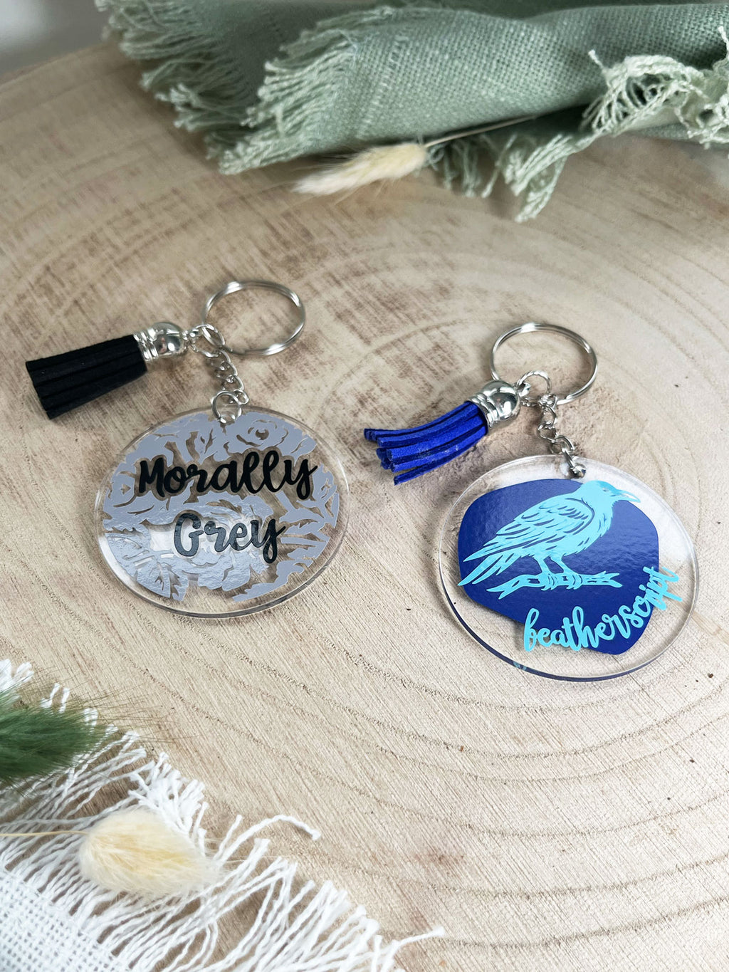 "Dark Whispers" – Anhänger