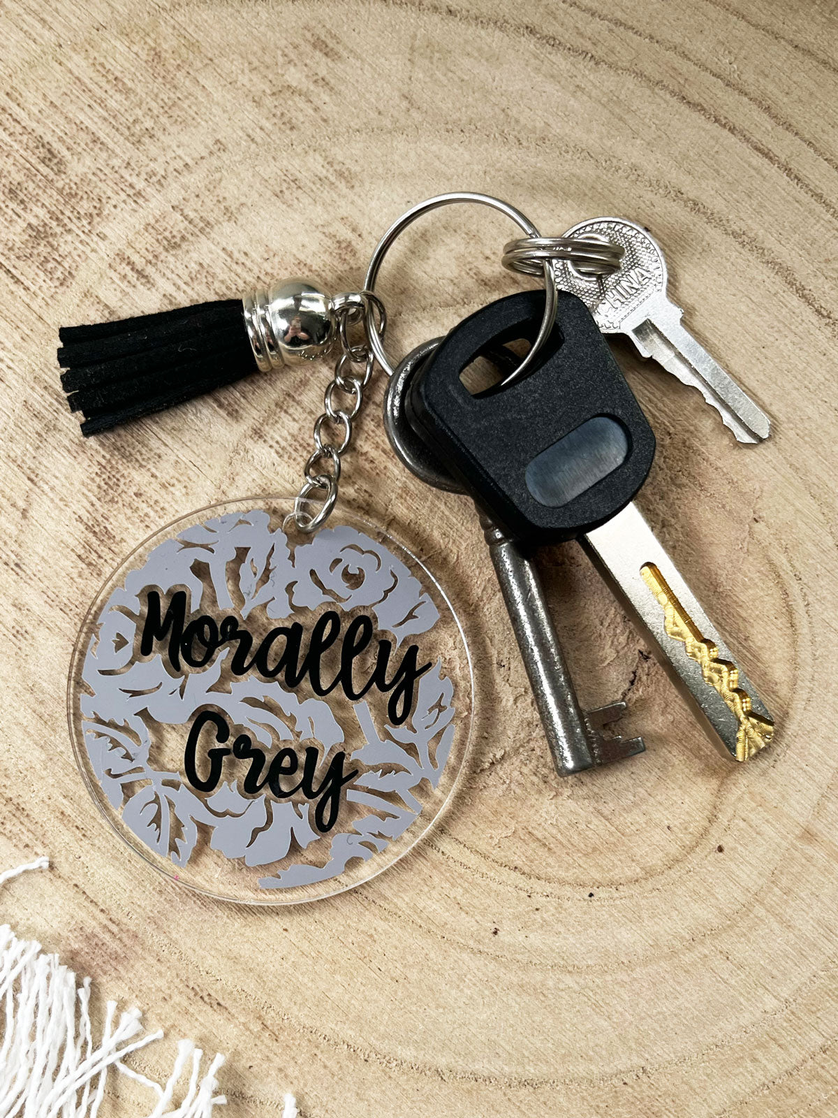 "Dark Whispers" – Anhänger