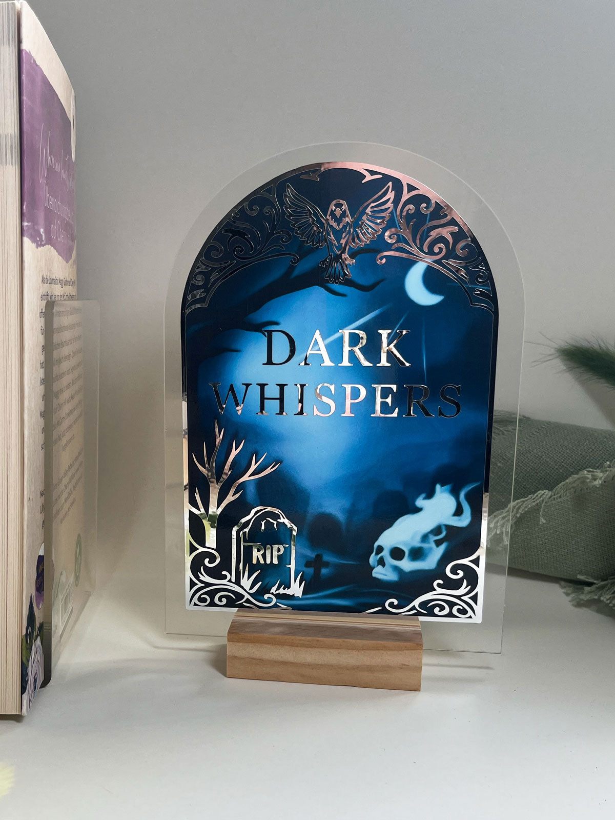 "Dark Whispers" – Deko Aufsteller