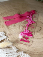 "Rosy Chapters" – Acryl Lesezeichen