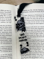 "Dark Whispers" – Acryl Lesezeichen