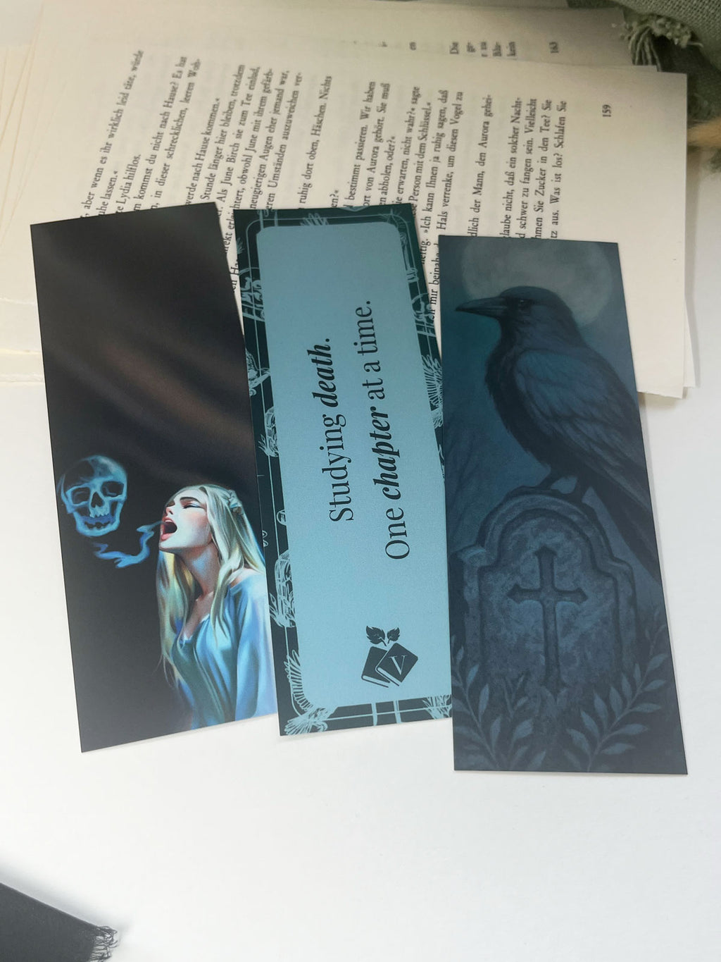 "Dark Whispers" – Lesezeichen