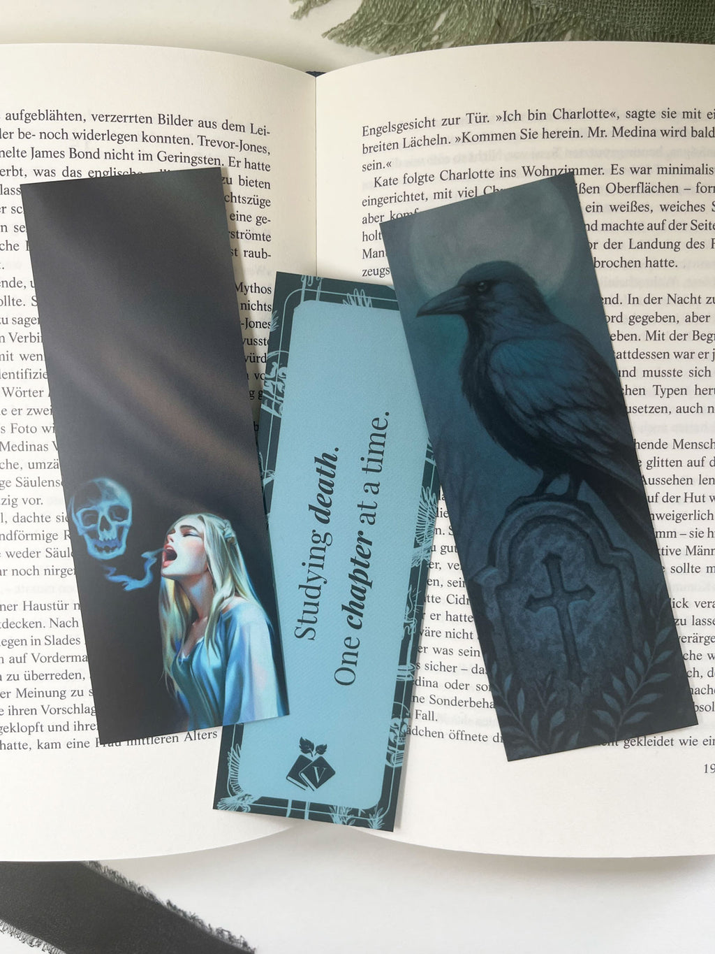 "Dark Whispers" – Lesezeichen