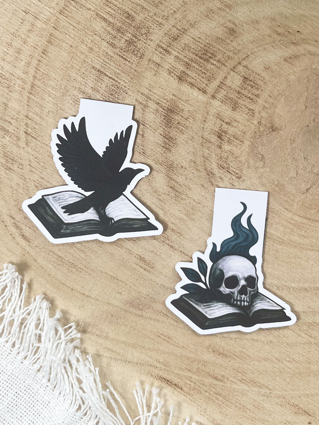 "Dark Whispers" – Magnet Lesezeichen-Set