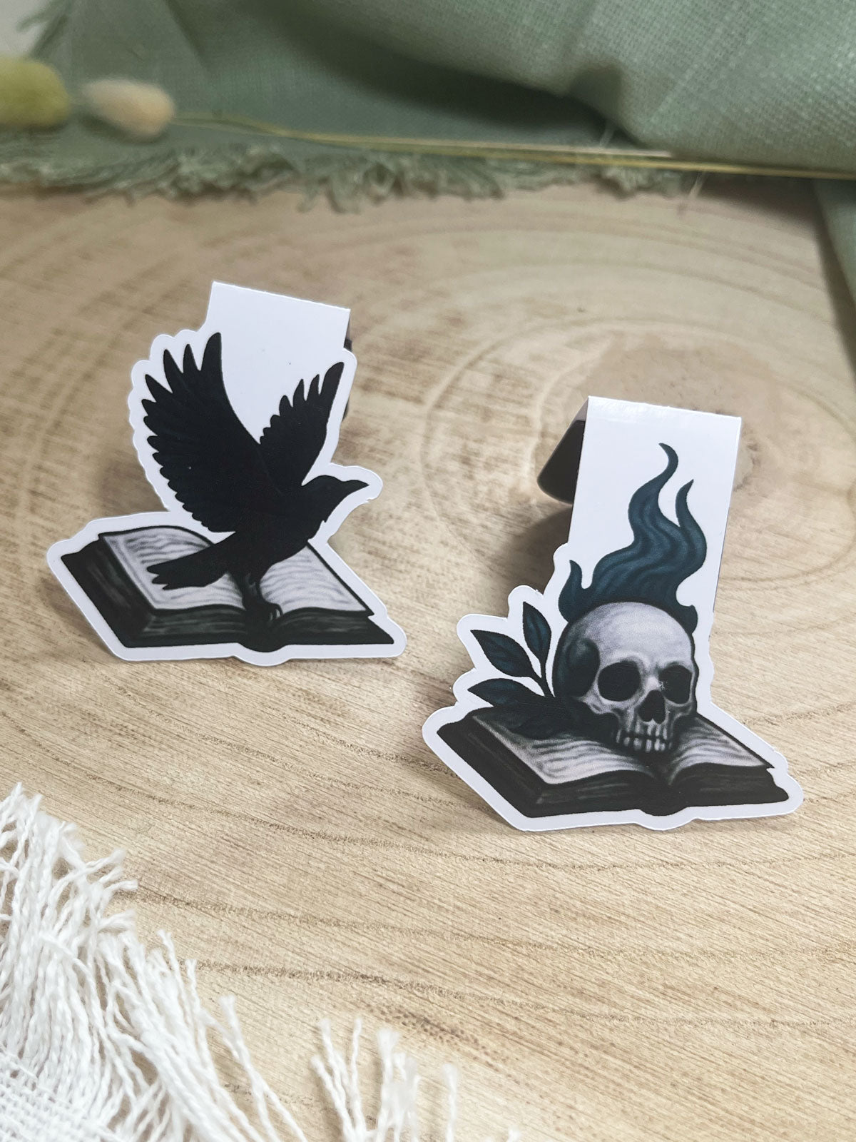 "Dark Whispers" – Magnet Lesezeichen-Set