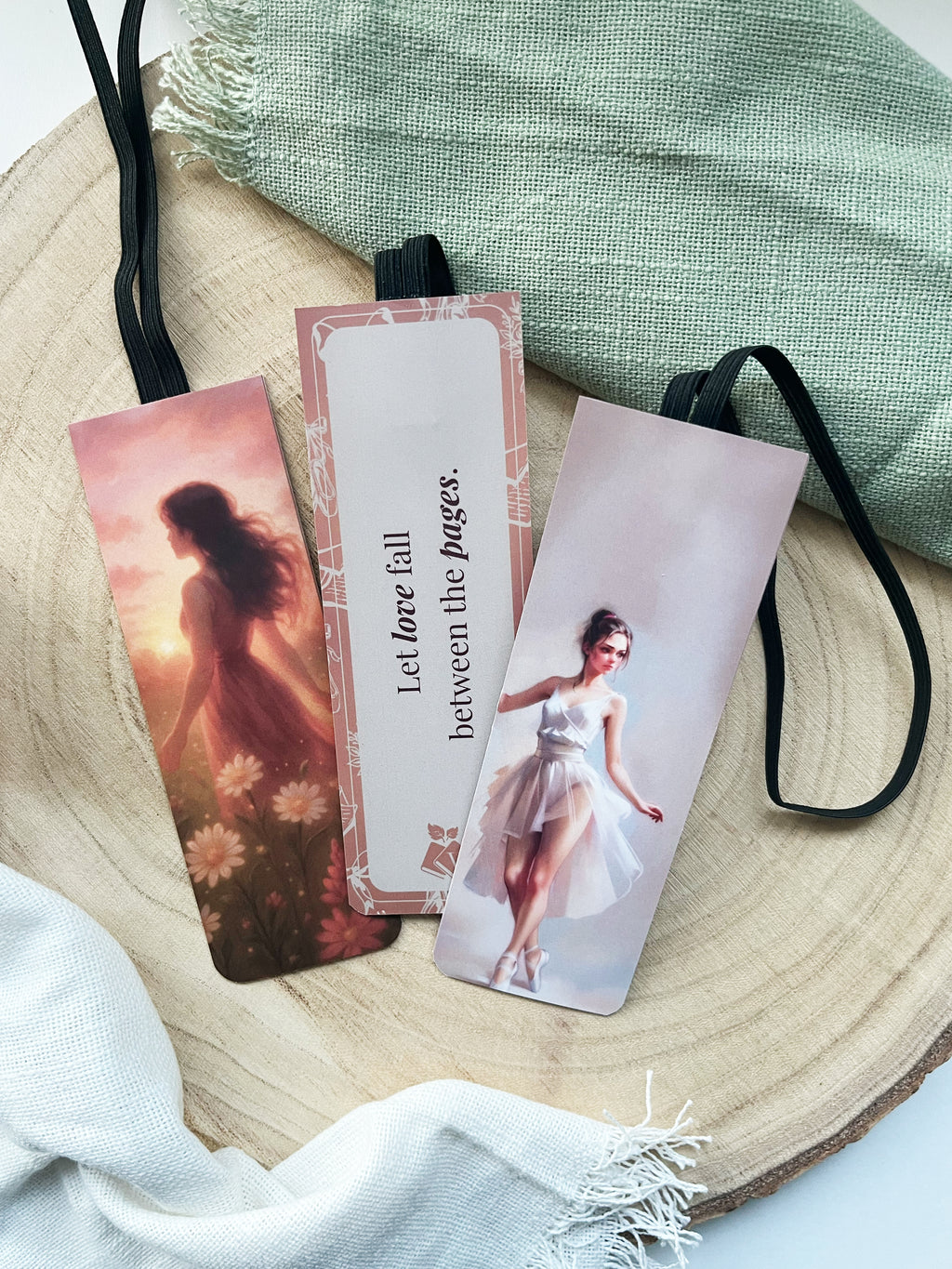 "Rosy Chapters" – Gummiband-Lesezeichen