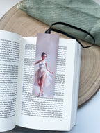 "Rosy Chapters" – Gummiband-Lesezeichen