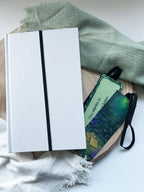 "Romantasy Woods" – Gummiband-Lesezeichen