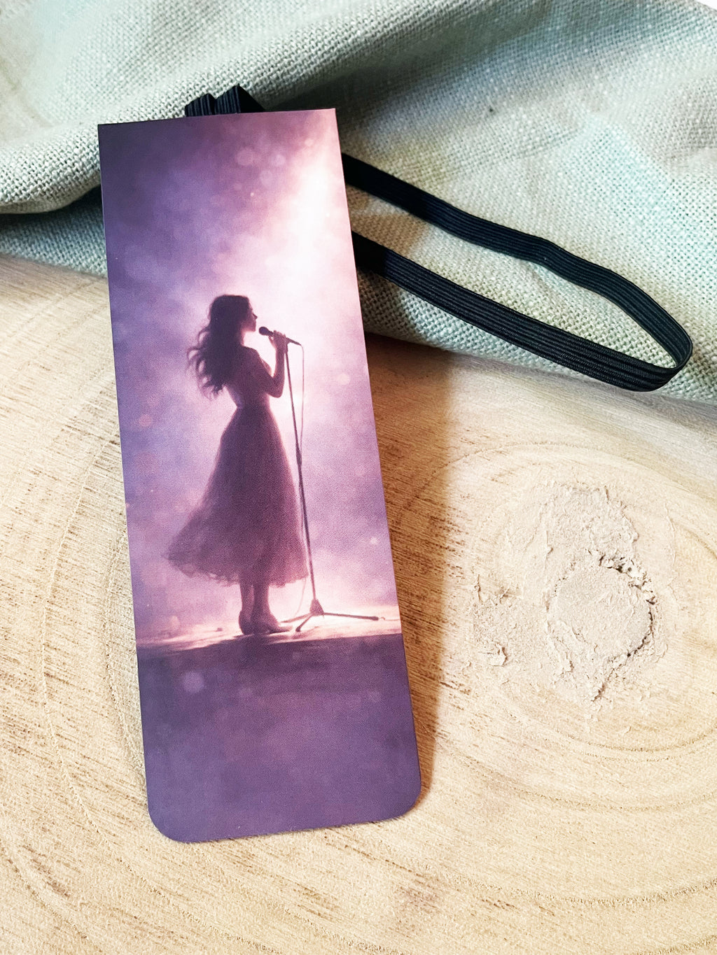 "Midnight Melodies" – Gummiband-Lesezeichen