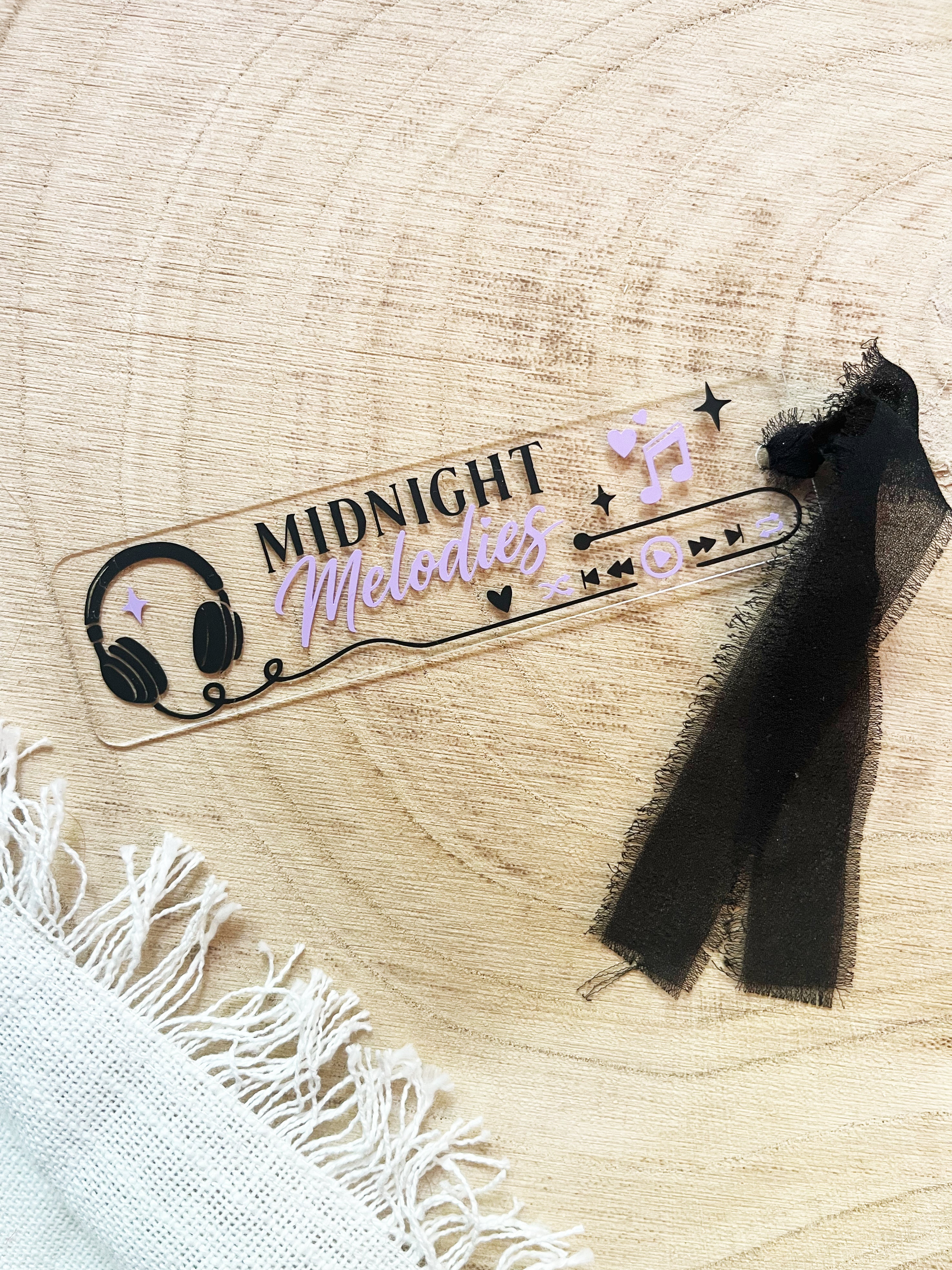 "Midnight Melodies" – Acryl Lesezeichen