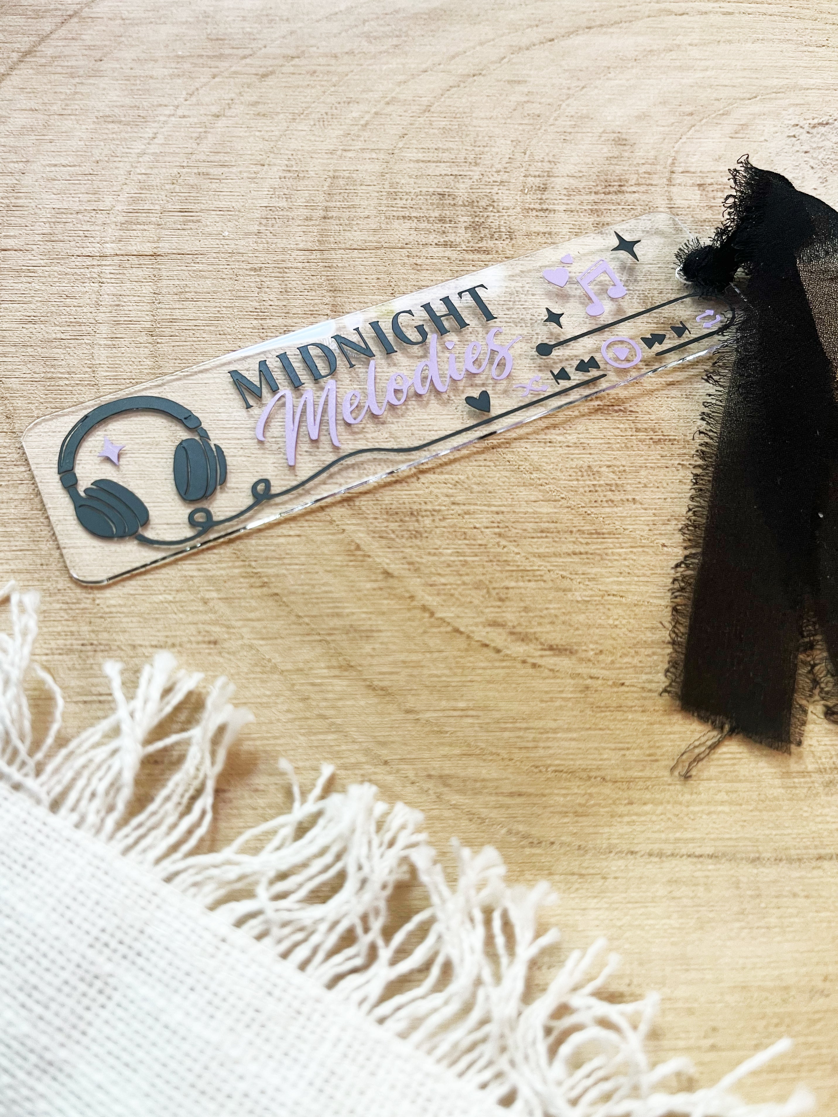 "Midnight Melodies" – Acryl Lesezeichen